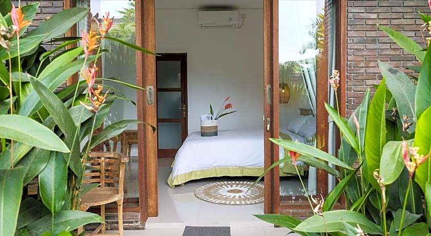 The Kumpi Bali by The Lavana