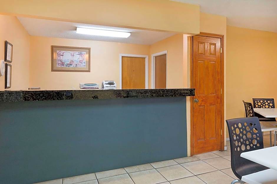 Super 8 by Wyndham Chipley