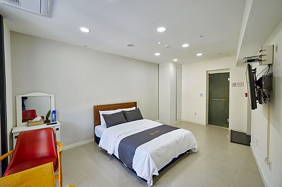 Crest72 Hotel