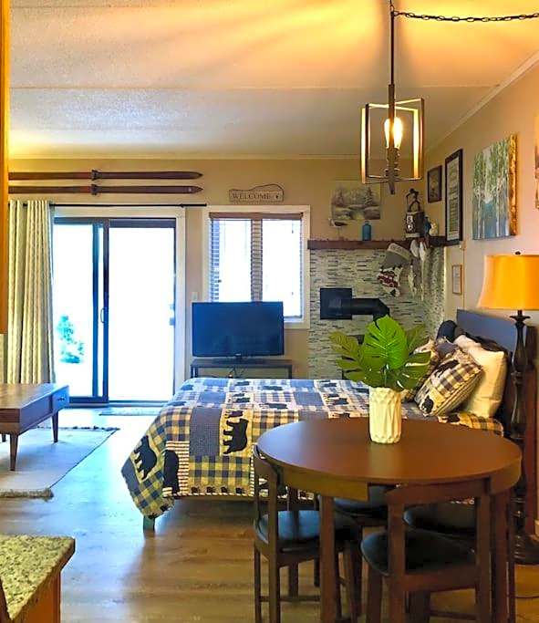 Attitash Mountain Village Studio - Slope View - Ski - Storyland