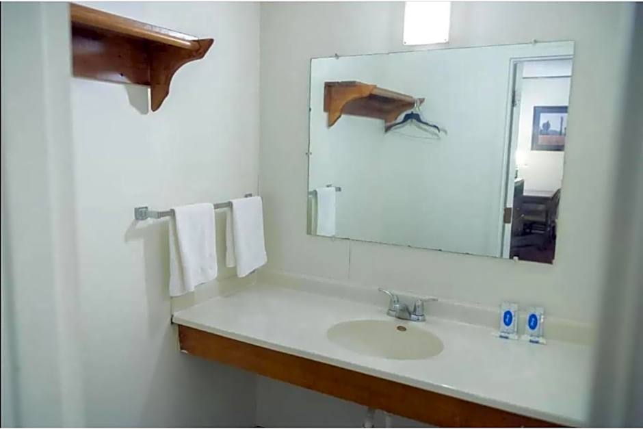 Marshall Lodge By OYO Hwy 65