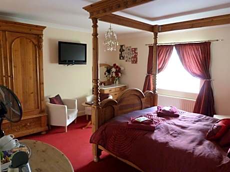 Deluxe King Room with Four Poster Bed