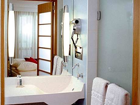 Park, Sleep and Fly package - 14 days parking included