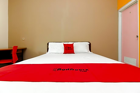 RedDoorz @ Jalan Pramuka Manado