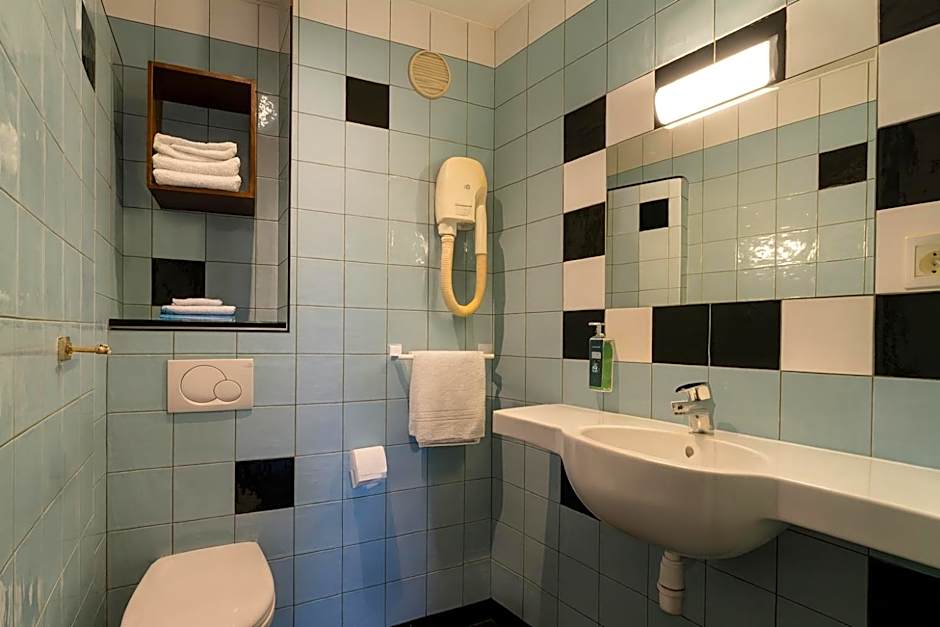 Walled off Hotel Paris