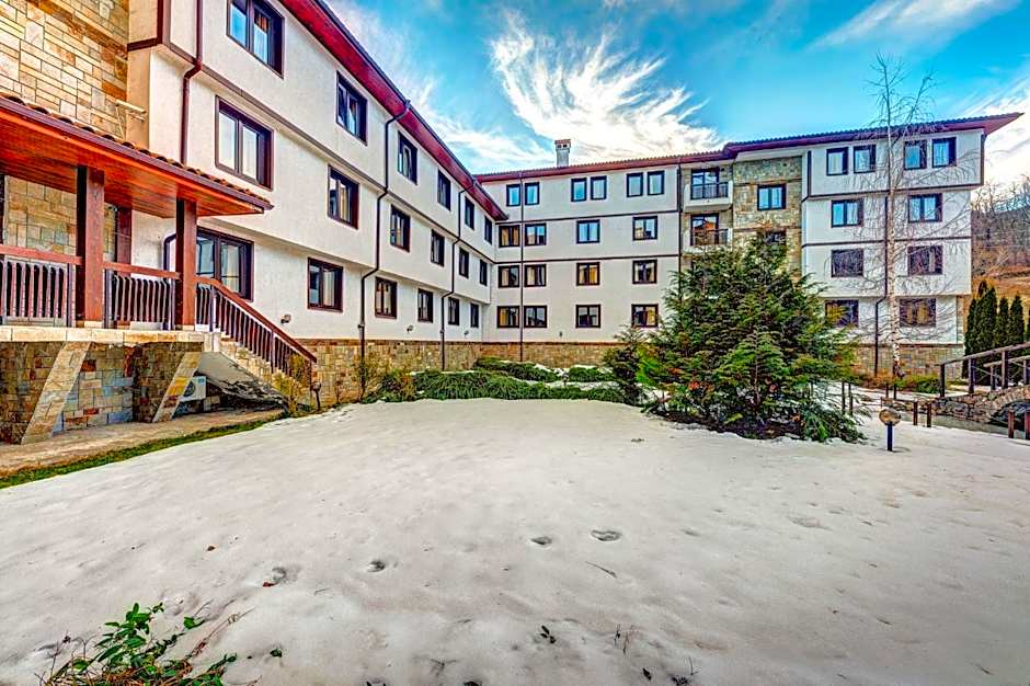 Complex Silver Hills