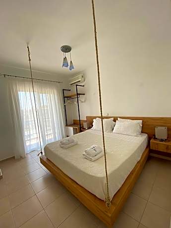 Family Room (2 Adults + 2 Children)