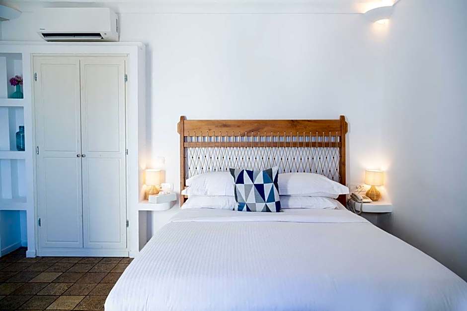 Pantelia Suites