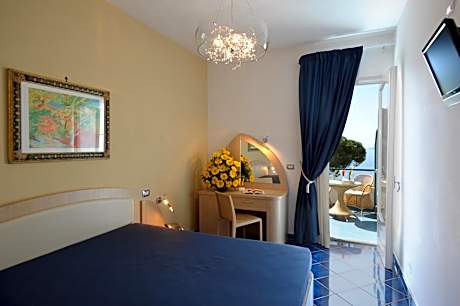 Superior Double Room with Private Balcony and Sea View