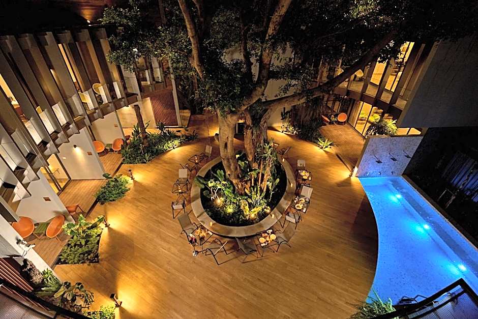 Red Door Samsen Hotel