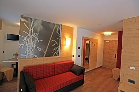  Junior Suite (2 Adults + 2 Child)