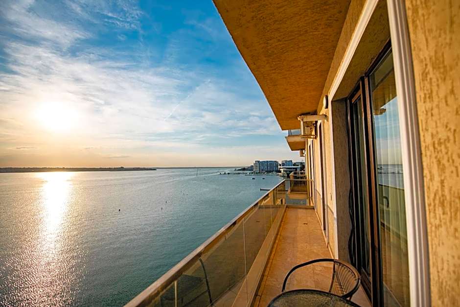 Solid Magic Apart Hotel