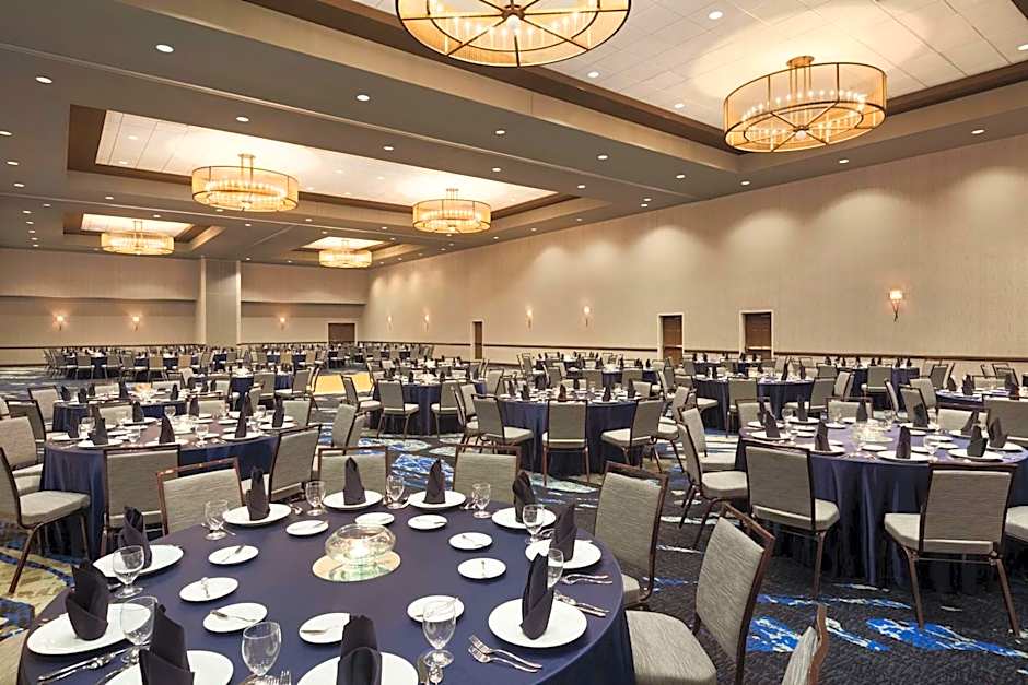 Embassy Suites By Hilton San Antonio Brooks Hotel - Spa