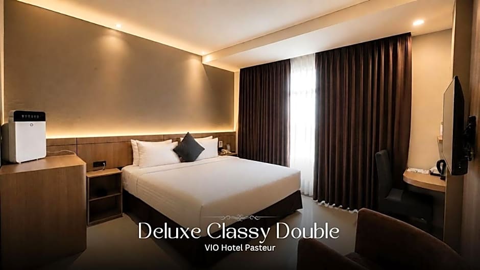Photo 1 of 4 of Deluxe 1 King Bed