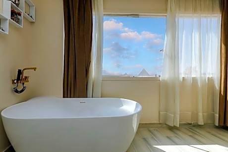 Luxury Jacuzzi Room at Veuns Pyramids Inn