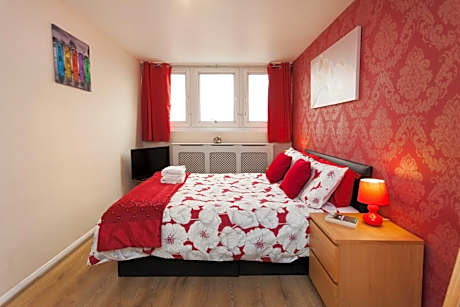 Quadruple Room with Private Bathroom