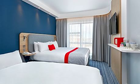 1 Double Standard Single Sofa Bed Free Hot Breakfast