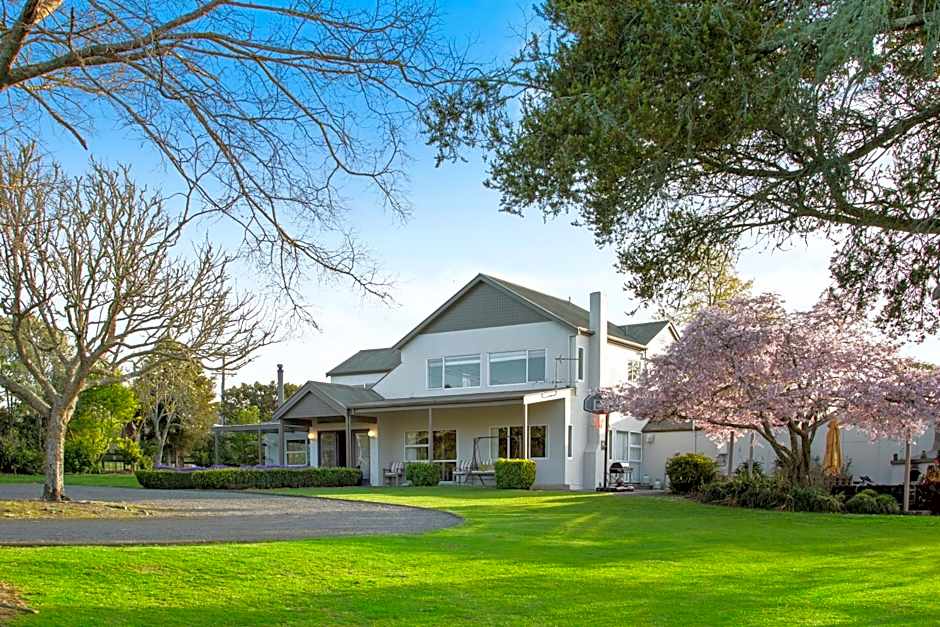 Maxwell's Guest House and Tiny Home