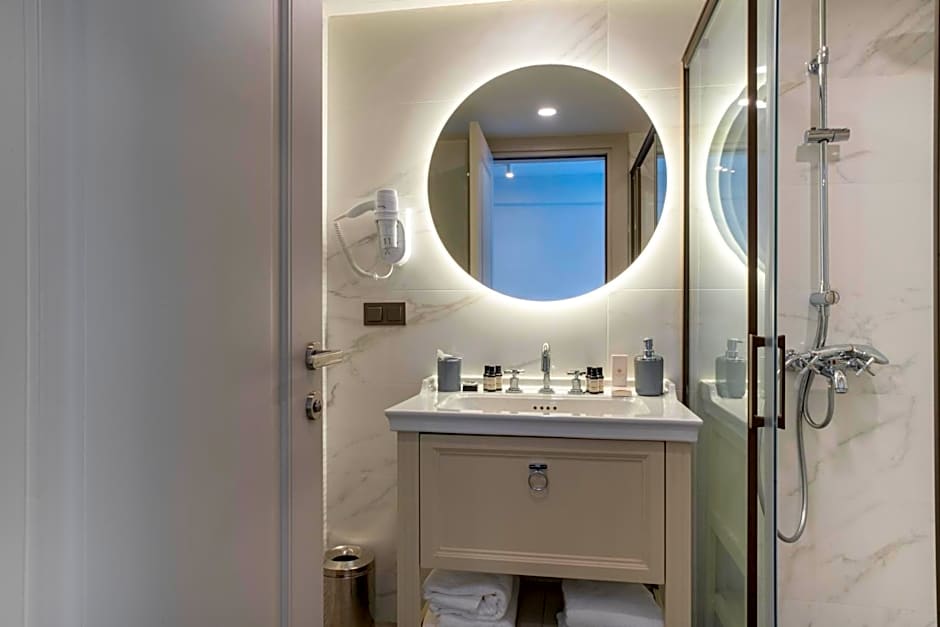 Smart and Simple Hotel Karakoy