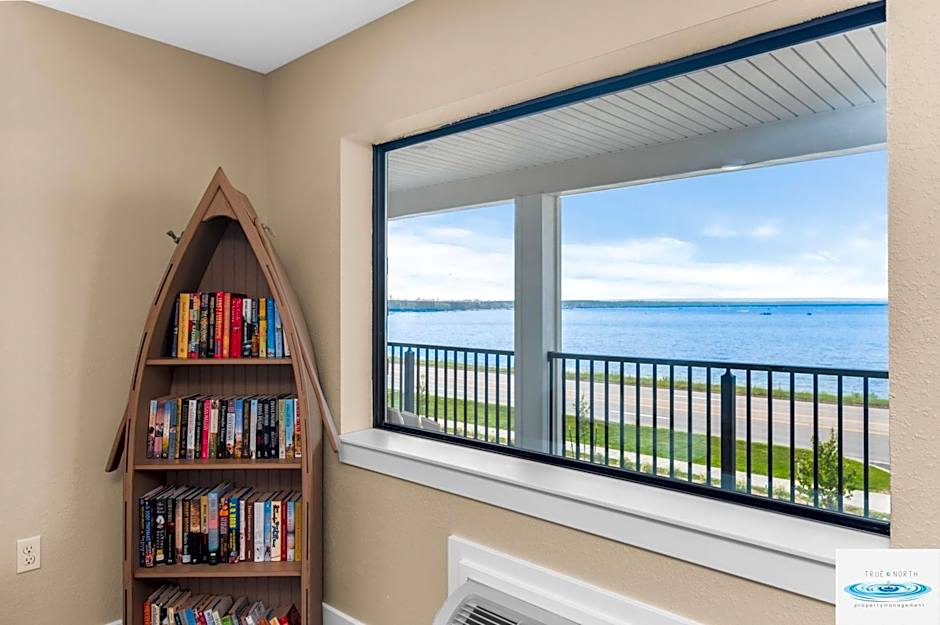 Gold Coast Inn ⁀➷ Breathtaking Sunsets ➠ Standard Lake View Room ➠ 106