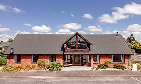 Snow Denn Lodge