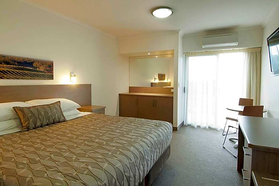 Loxton Community Hotel Motel
