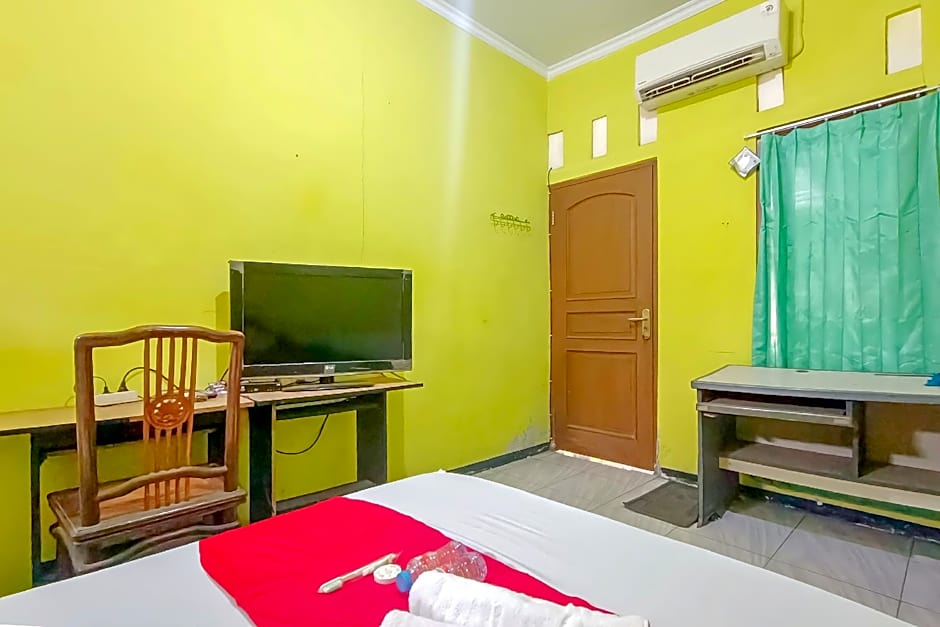 WILUDJENG Guest House near Alun Alun Sragen Mitra RedDoorz