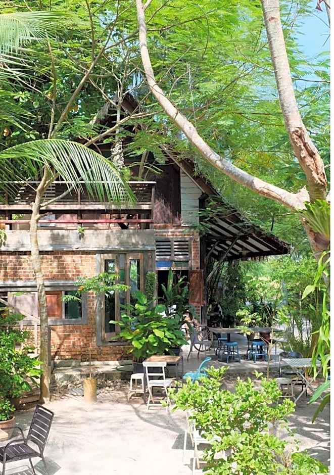 Panji Panji Tropical Wooden Home