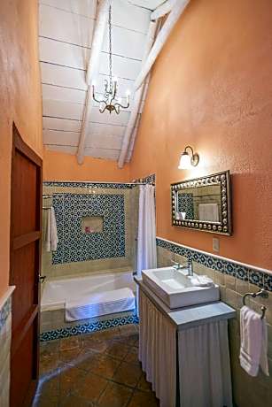 King Bed Fully Equipped