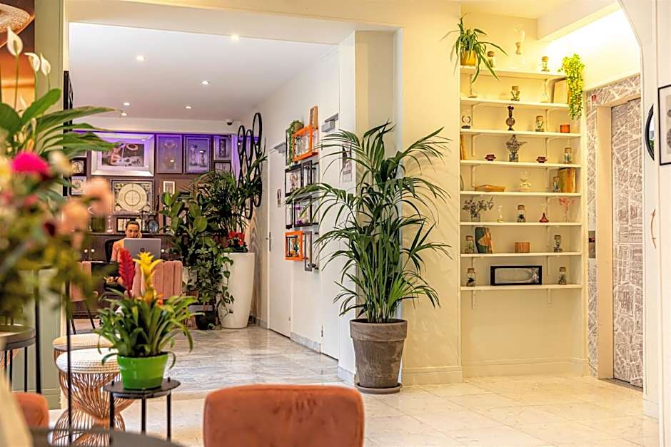 Hotel Ariane Montparnasse by Patrick Hayat