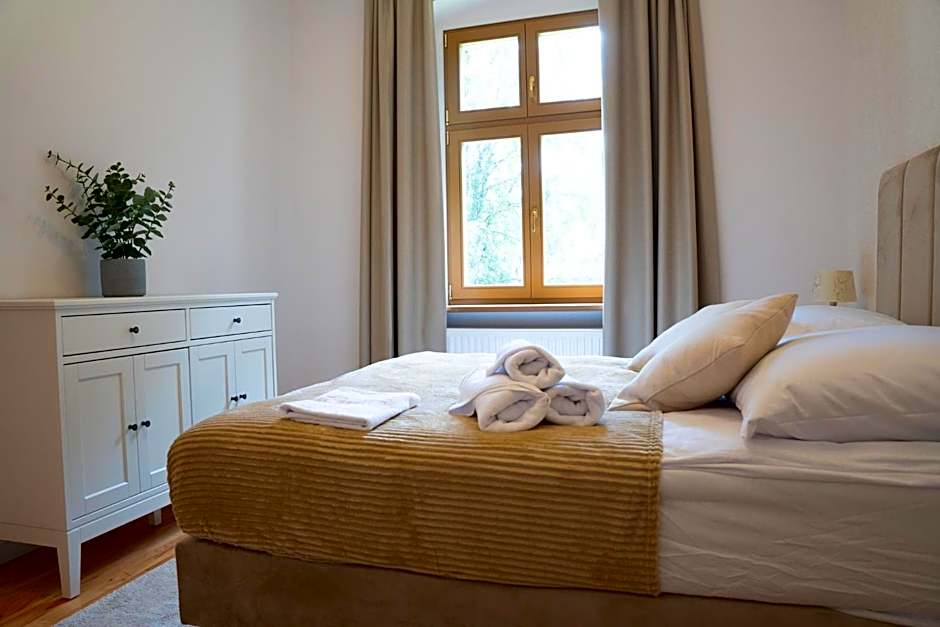 Pałac Ostoja - pokoje gościnne