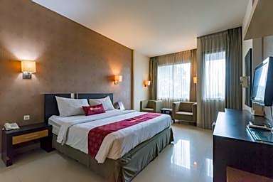 RedDoorz Premium near Paris Van Java Mall