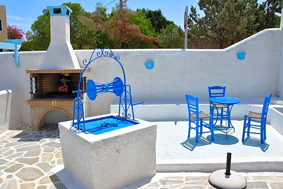 Blue Dolphin Studios and Apartment