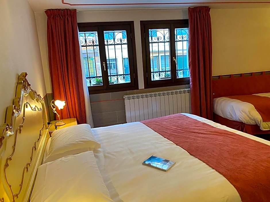 Ca' San Trovaso - 6 Rooms