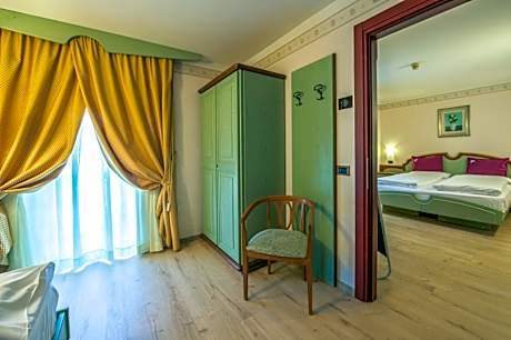 Family Room (2 Adults + 2 Children)