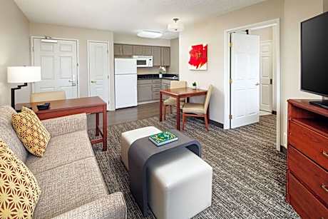 1 Queen Bed 1 Bedroom Suite Nonsmoking