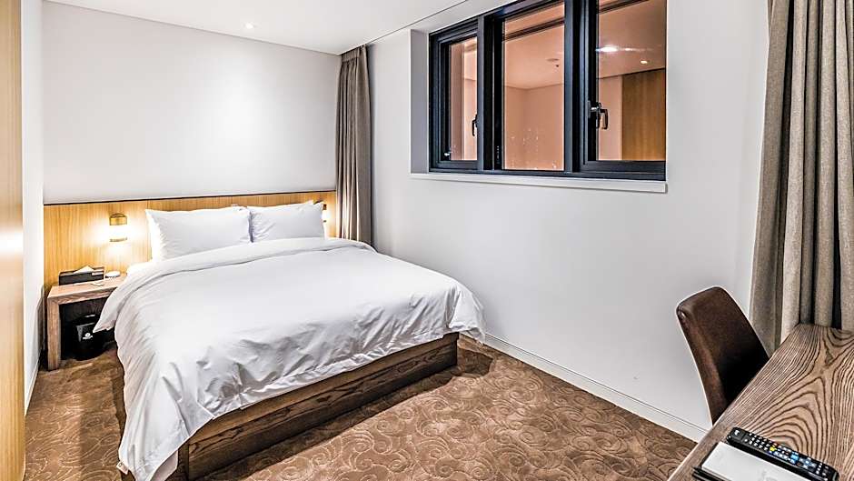 Ashton Hotel