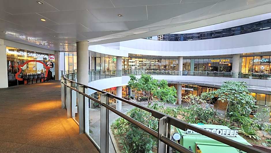 Heart of Makati, Fully furnished condo, cbd central location