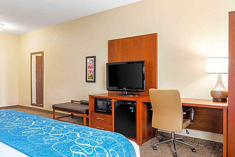 Comfort Inn & Suites Pine Bluff