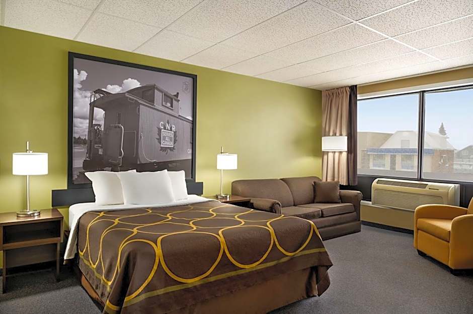 Super 8 by Wyndham Hearst ON