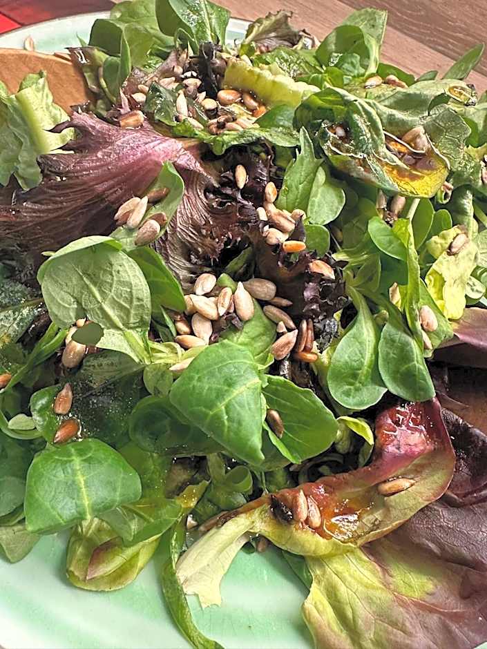 Rie's Retreat- The Gold Room