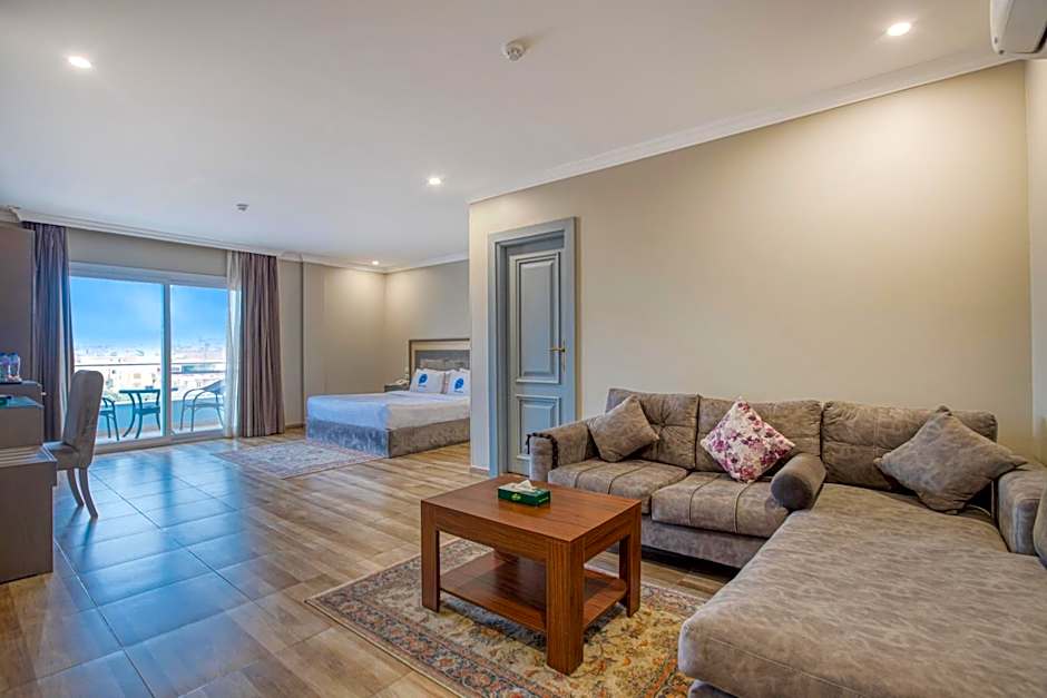 Mamlouk Pyramids Hotel