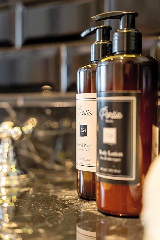 Portie Deluxe Suites by DA'HOME