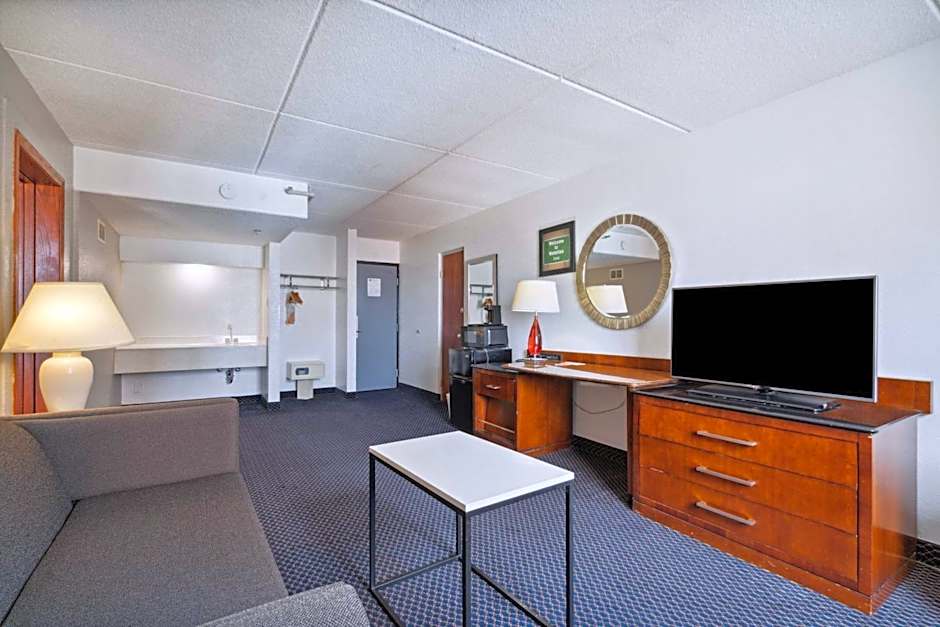 Econo Lodge Inn & Suites Waterloo Downtown