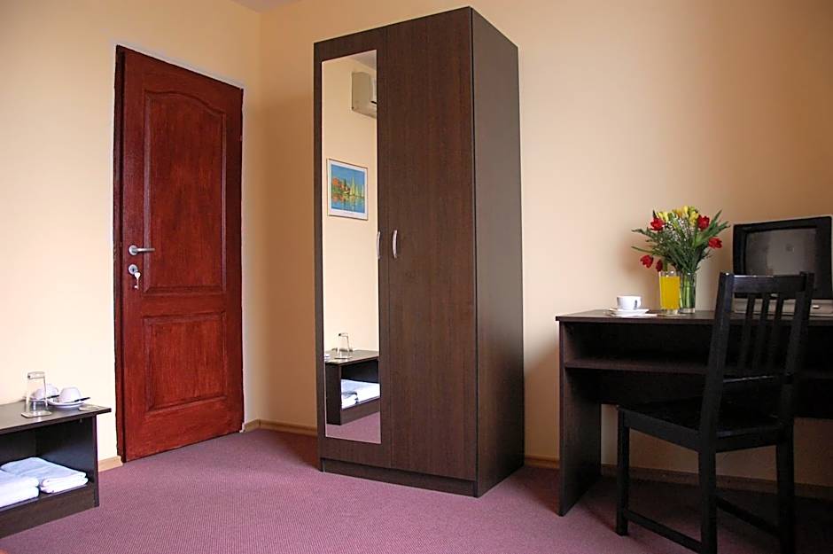 Photo 1 of 20 of Double Room