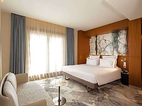 Executive Suite with King Bed