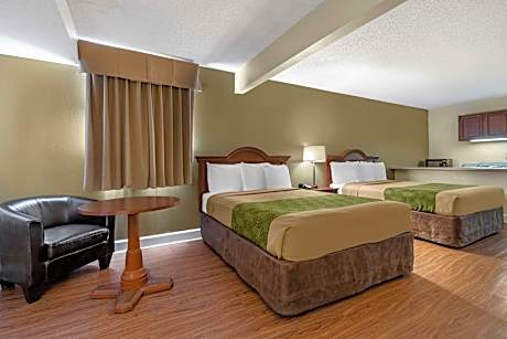 2 Queen Beds, Smoking