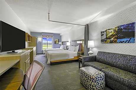 Queen Studio with Two Queen Beds - Non-Smoking