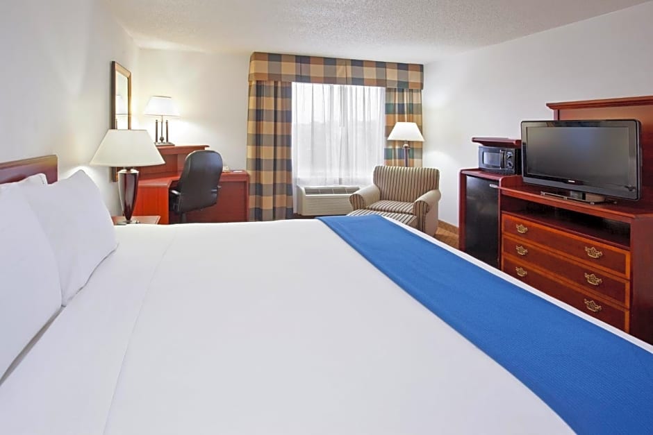 Holiday Inn Express Hotel And Suites Alliance