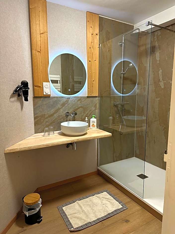 Maison La Devinière - sauna et spa compris accessibles toute l'année